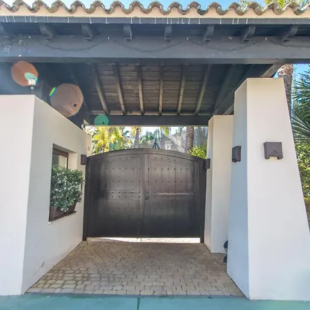 Apartman Modern & Peaceful 2br W/parking - Medina Banus *