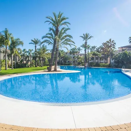 Apartman Modern & Peaceful 2br W/parking - Medina Banus *