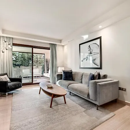 Apartman Modern & Peaceful 2br W/parking - Medina Banus
